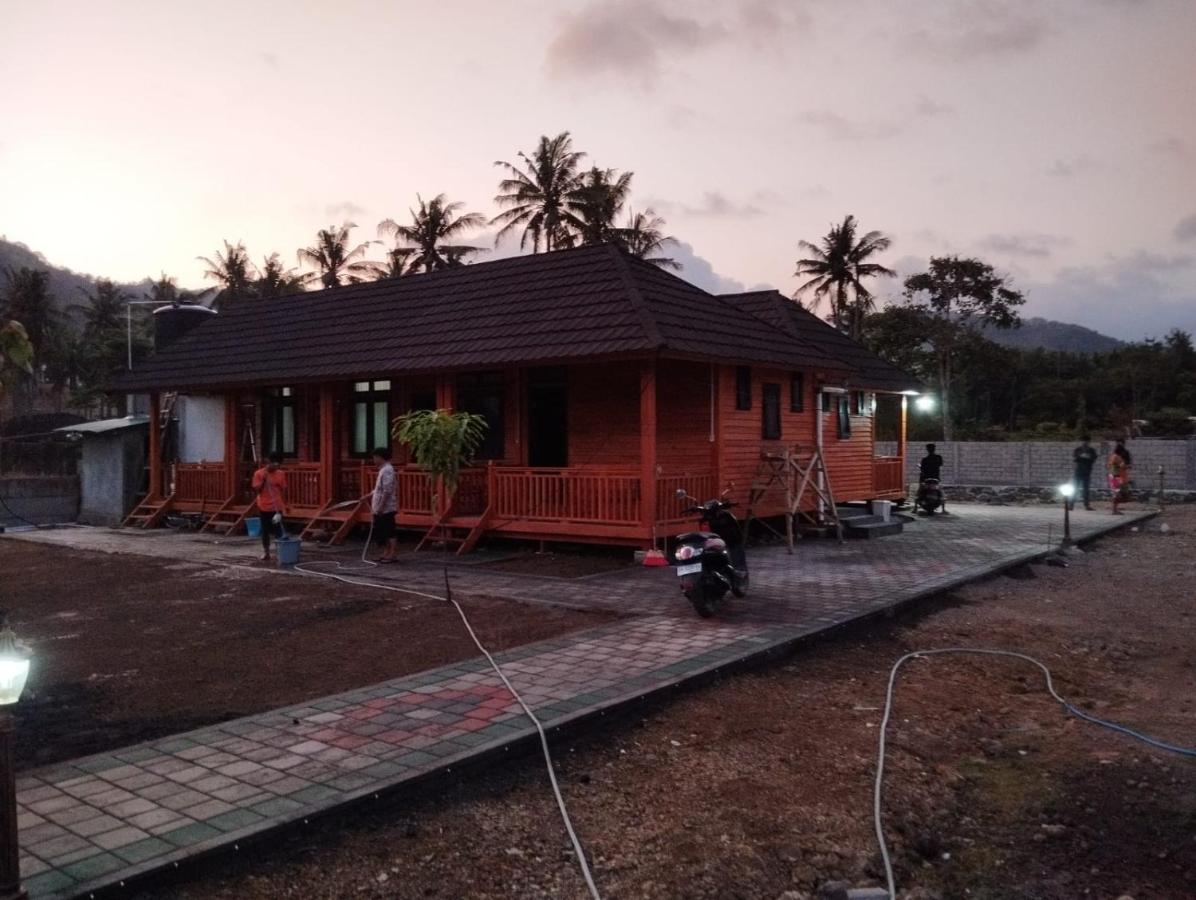 Mandalika Queen Hostel Kuta  Exterior photo