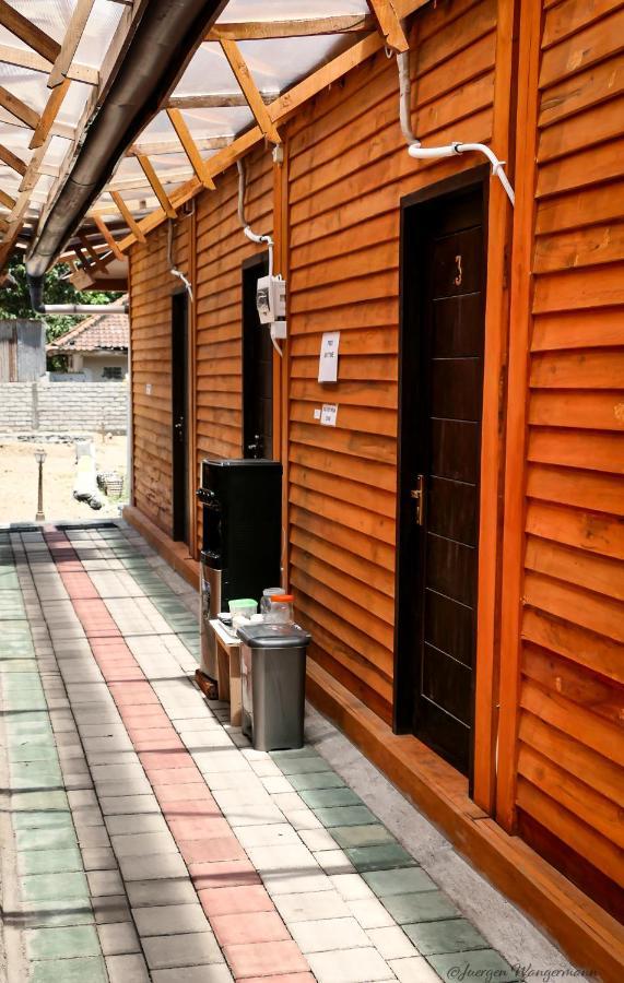 Mandalika Queen Hostel Kuta  Exterior photo